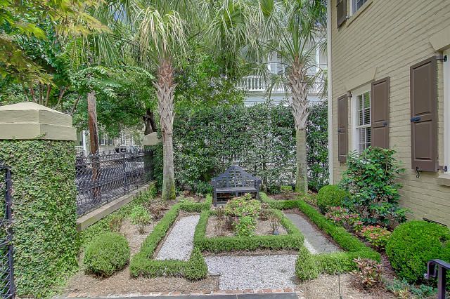 16 Logan St, Charleston, SC 29401