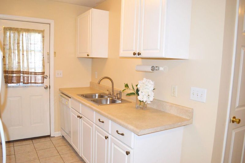 1712 Raoul Wallenberg Blvd, Charleston, SC 29407