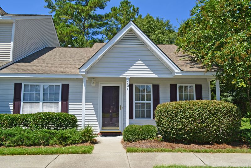 504 Yellow Hawthorn Cir, Summerville, SC 29483