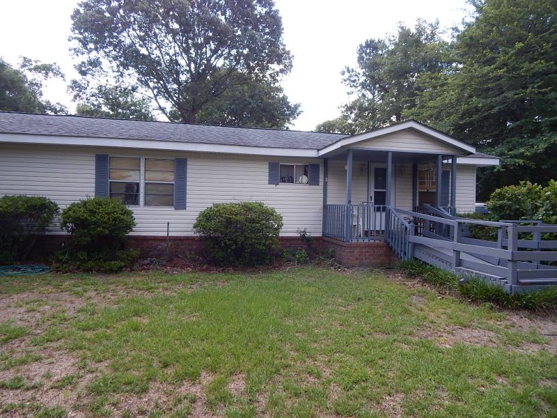 549 Mccrystal Cir, Moncks Corner, SC 29461