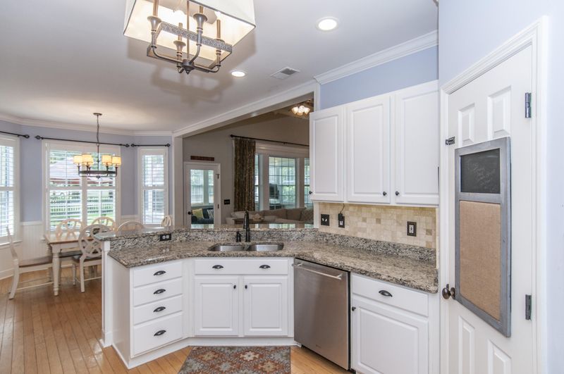 2747 Seastrand Ln, Mount Pleasant, SC 29466