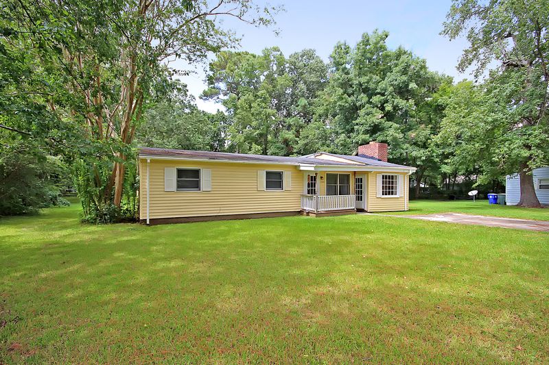 1586 W Robinhood Dr, Charleston, SC 29407