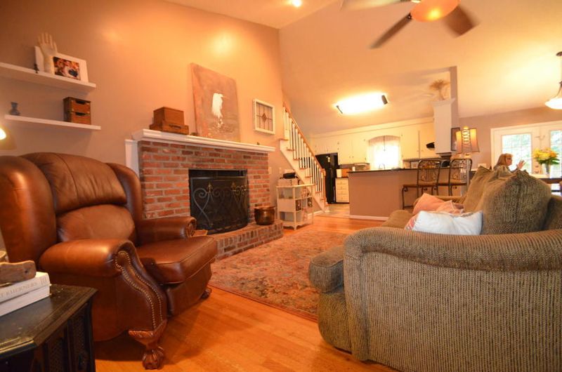 104 Azalea Dr, Summerville, SC 29485