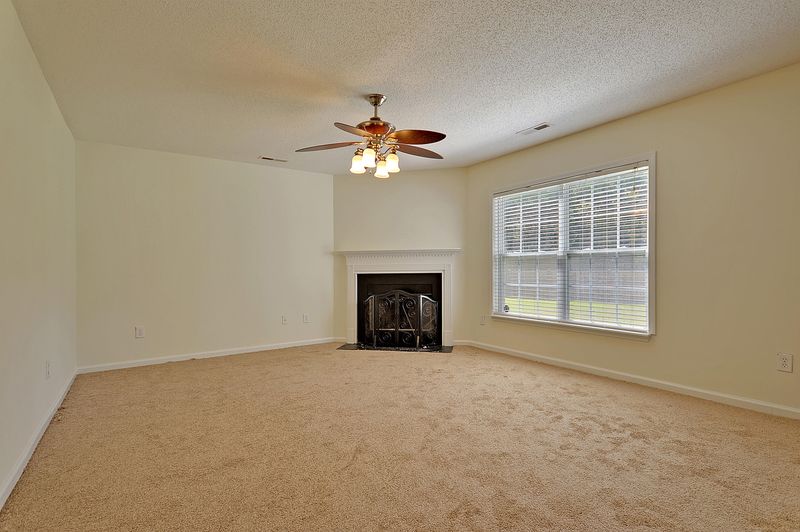 122 Pine Hall Dr, Goose Creek, SC 29445