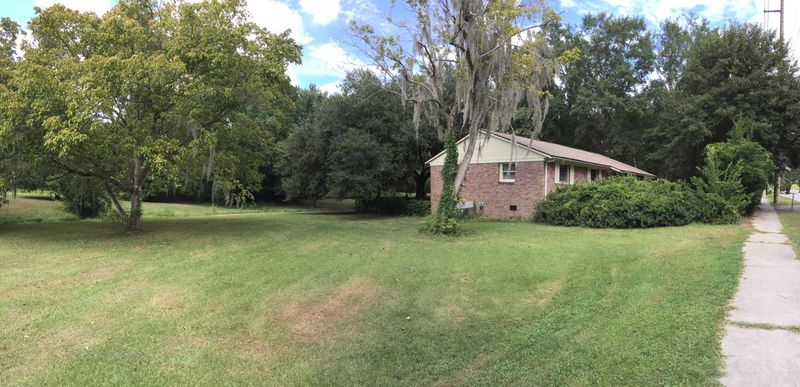 1116 Dickson Ave, Hanahan, SC 29410