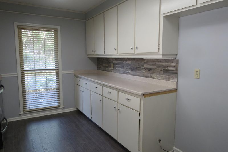 100 Knottingham Dr, Goose Creek, SC 29445