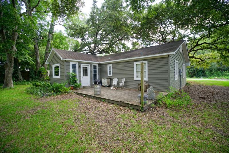 24 Joyce Ave, Mount Pleasant, SC 29464