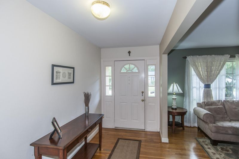 328 Susan Dr, Charleston, SC 29407