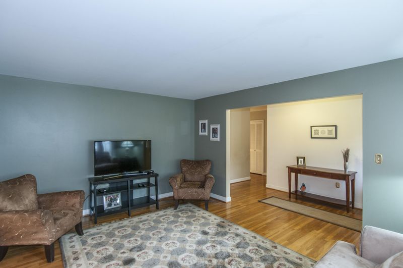 328 Susan Dr, Charleston, SC 29407