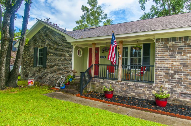 1512 Wakendaw Rd, Mount Pleasant, SC 29464