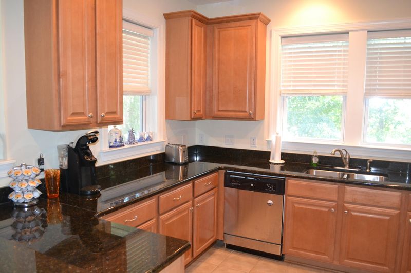 1181 Dingle Rd, Mount Pleasant, SC 29466