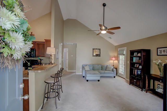 204 Sherwood Ct, Hanahan, SC 29410