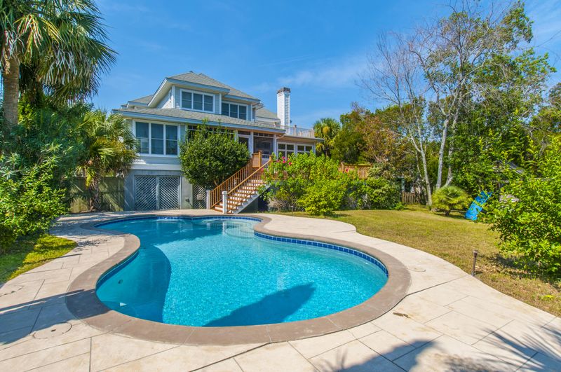 8 Seahorse Ct, Isle Of Palms, SC 29451