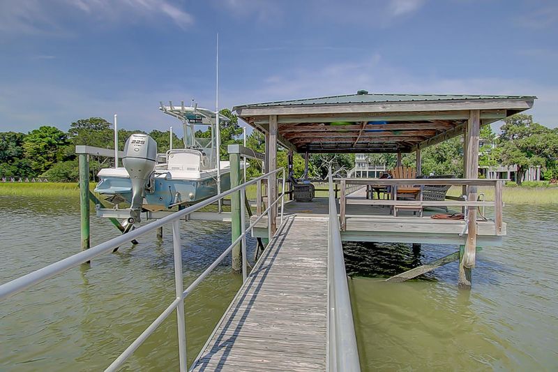 635 Awendaw Lakes Rd, Awendaw, SC 29429