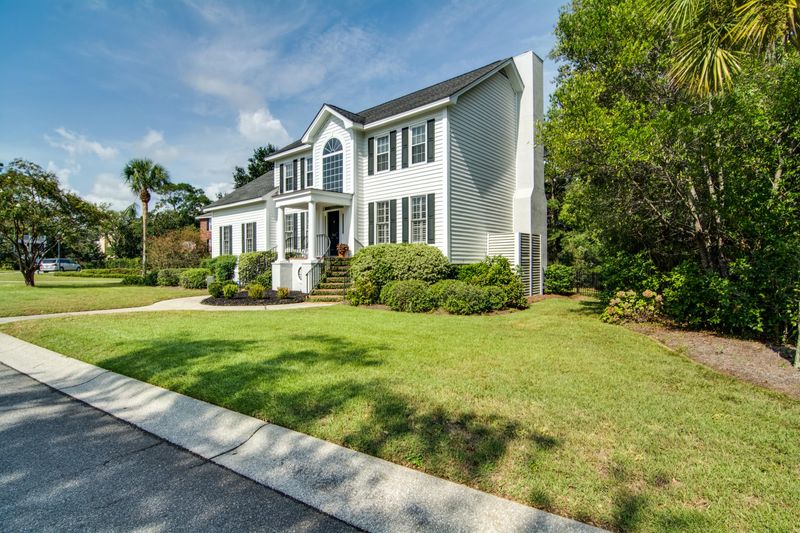 902 Parrot Creek Way, Charleston, SC 29412
