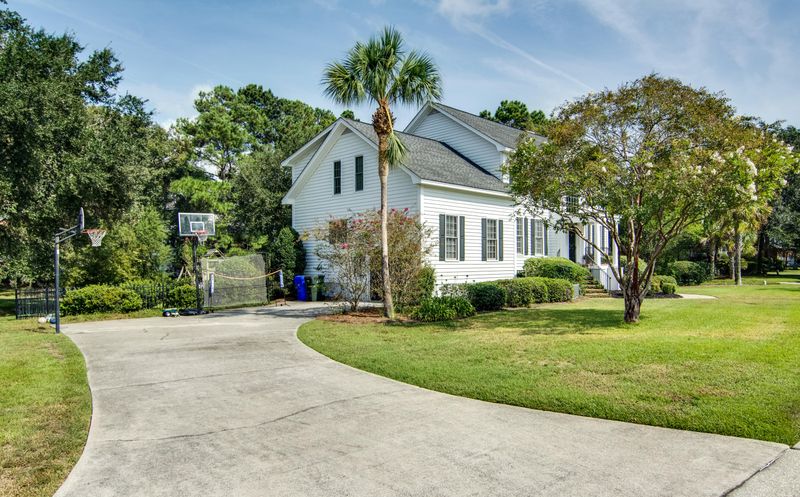 902 Parrot Creek Way, Charleston, SC 29412