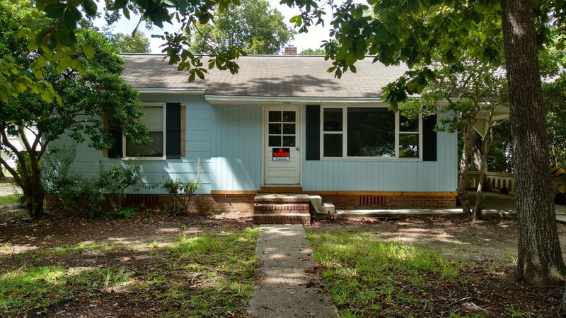 303 Fairlawn Dr, Moncks Corner, SC 29461