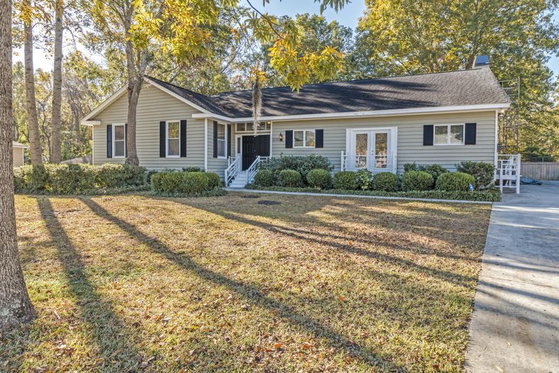 1097 Stonehenge Dr, Hanahan, SC 29410