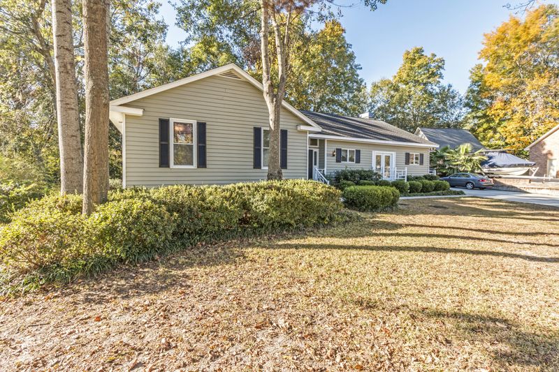 1097 Stonehenge Dr, Hanahan, SC 29410