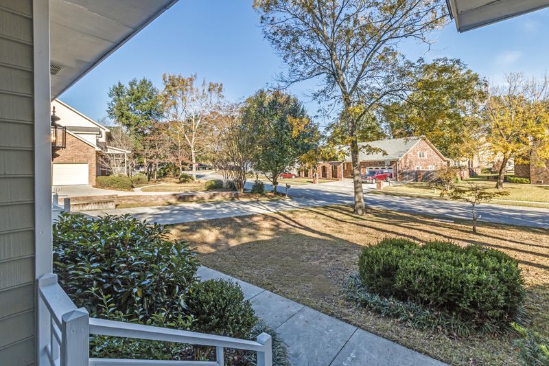 1097 Stonehenge Dr, Hanahan, SC 29410