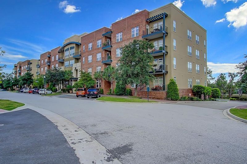 135 Pier View St #105, Daniel Island, SC 29492