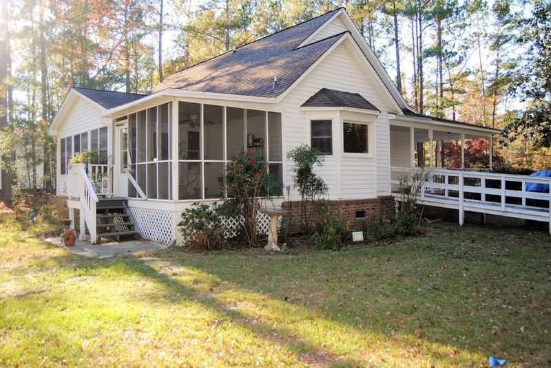 635 Lannie Ln, Moncks Corner, SC 29461