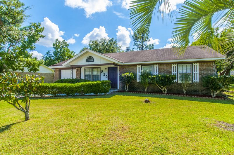 210 Village Green Cir, Summerville, SC 29486