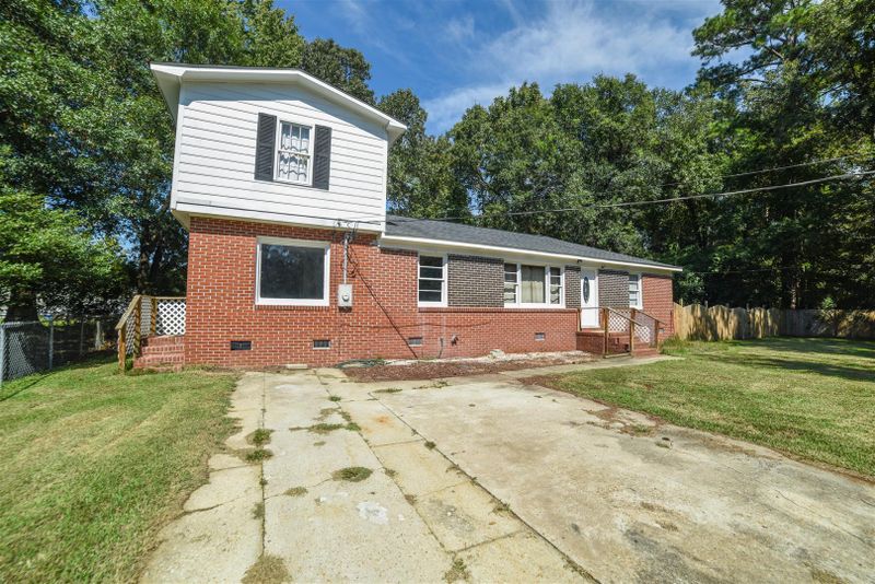 5 Leroy Ct, Goose Creek, SC 29445