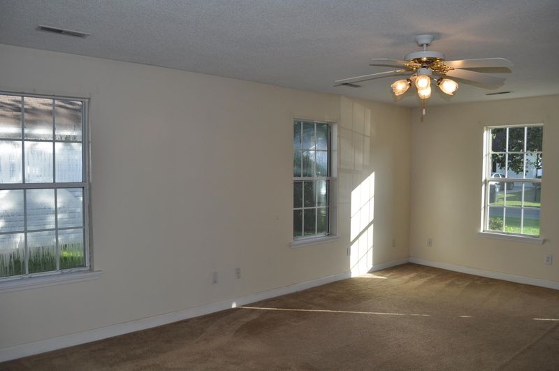 121 Coventry Rd, Summerville, SC 29486