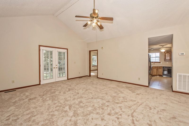 196 Thames Ave, Summerville, SC 29485