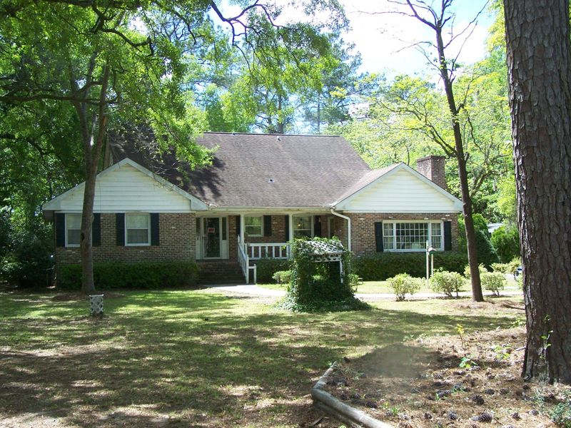 1329 N Edgewater Dr, Charleston, SC 29407