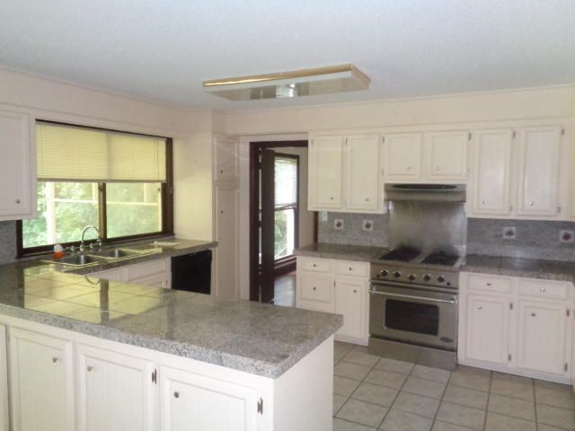 320 Fairington Dr, Summerville, SC 29485