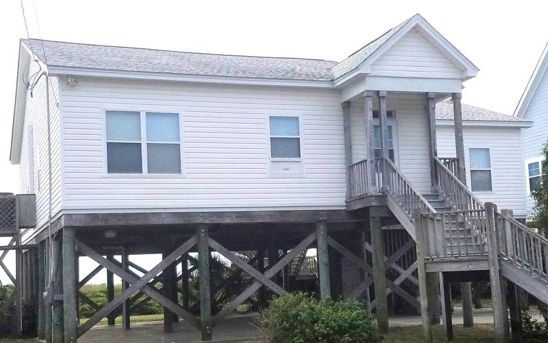 907 E Arctic Ave, Folly Beach, SC 29439