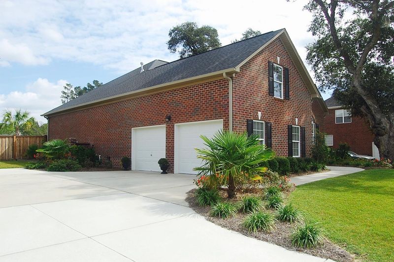 8761 Alexandria Dr, North Charleston, SC 29420
