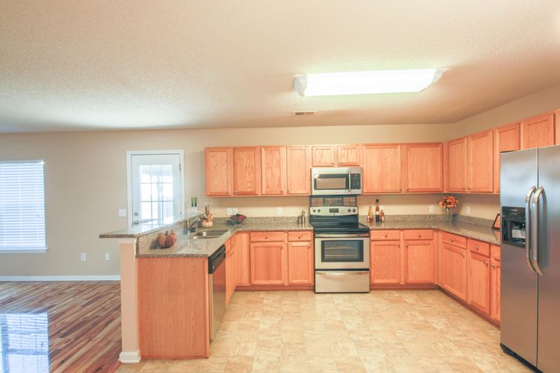 2006 Bearclaw Dr, Goose Creek, SC 29445