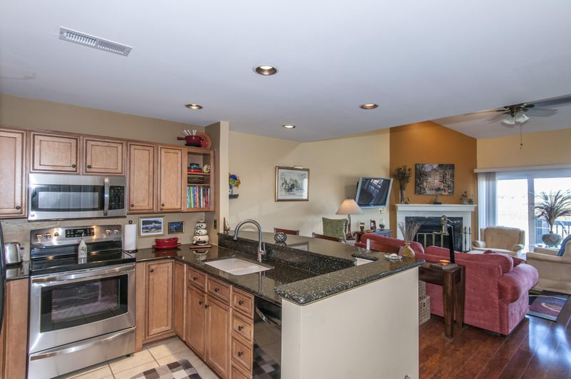 187 River Breeze Dr, Charleston, SC 29407
