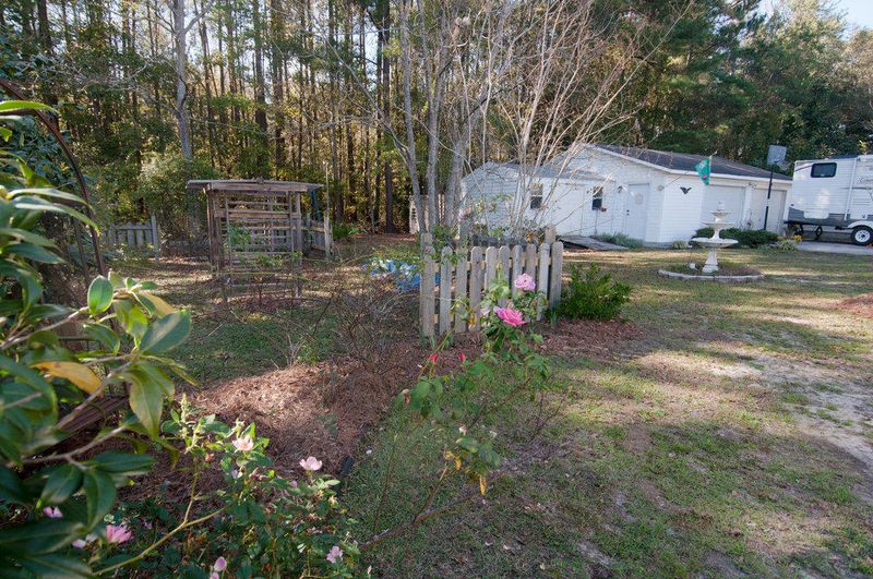 119 Jolly Ln, Moncks Corner, SC 29461