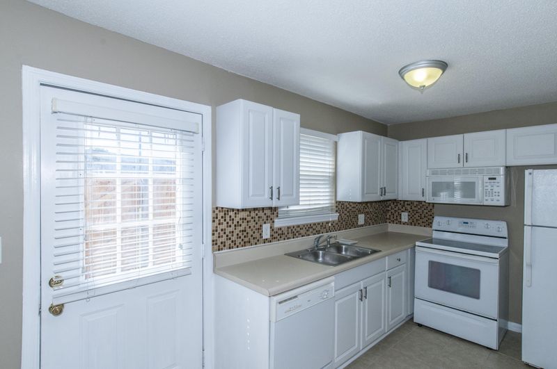 415 Parkdale Dr #10-A, Charleston, SC 29414