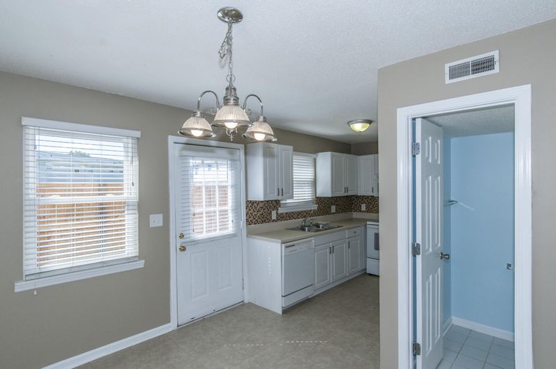 415 Parkdale Dr #10-A, Charleston, SC 29414
