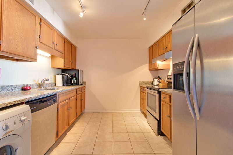 330 Concord St #11 D, Charleston, SC 29401