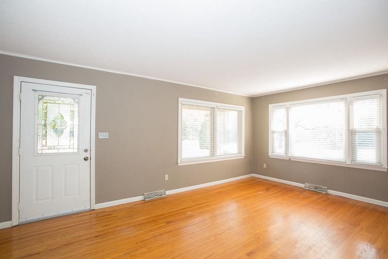 1332 Honeysuckle Ln, Charleston, SC 29412