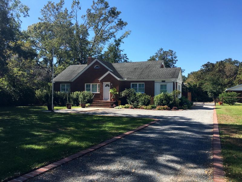 122 Folly Road Blvd, Charleston, SC 29407