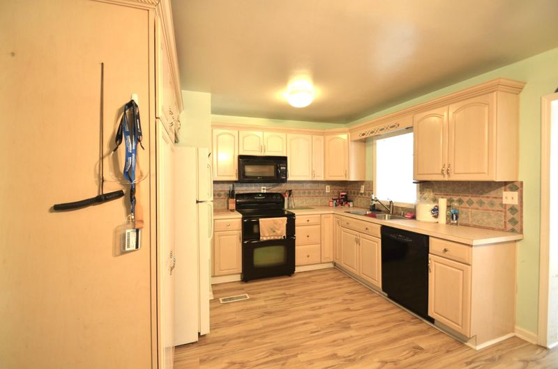 328 General Moultrie Dr, Bonneau, SC 29431