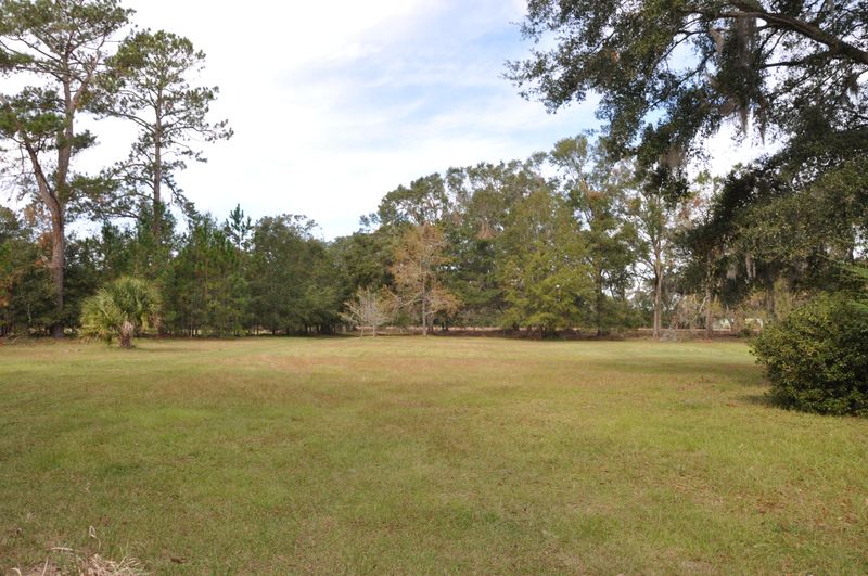 6217 Rockefeller Rd, Wadmalaw Island, SC 29487