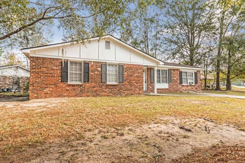 200 Water Oak Dr, Goose Creek, SC 29445
