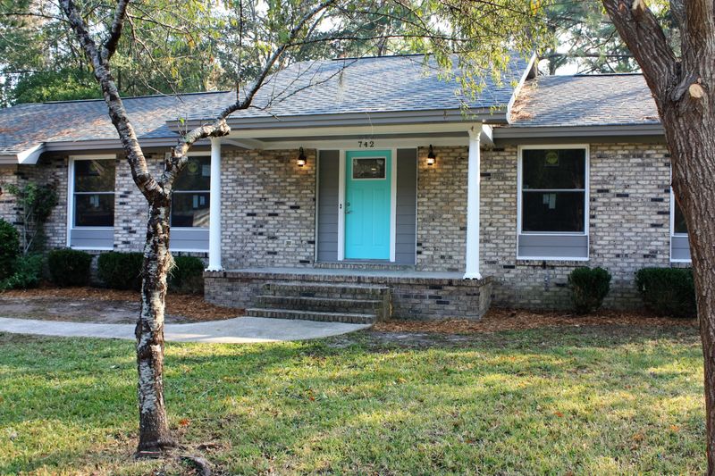 742 Canary Dr, Charleston, SC 29414
