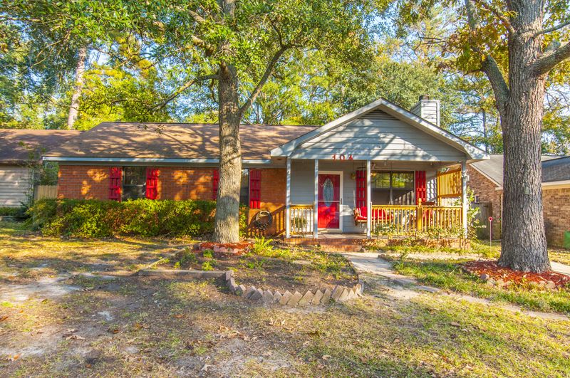 104 Pecan Grove Ave, Goose Creek, SC 29445