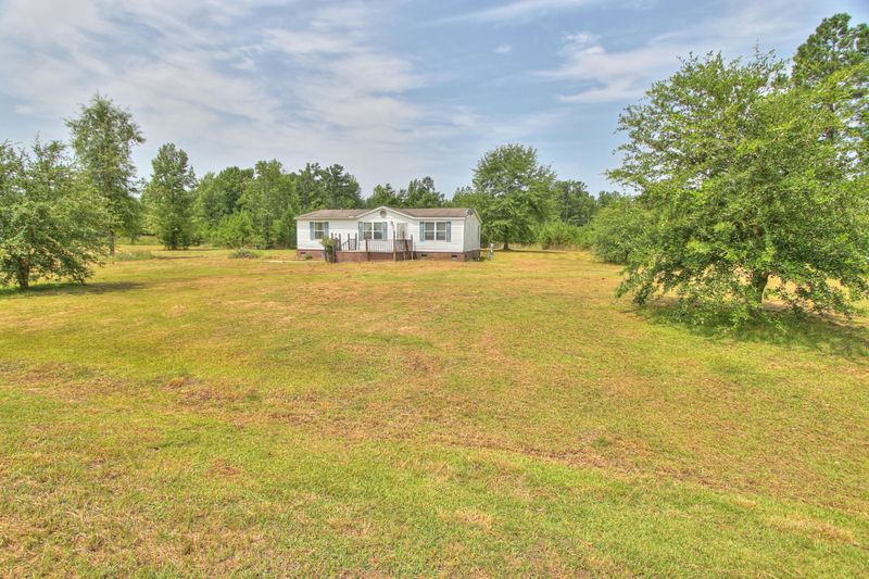 117 Big Woods Rd, Pineville, SC 29468