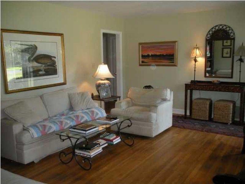 818 Saint Dennis Dr, Charleston, SC 29407