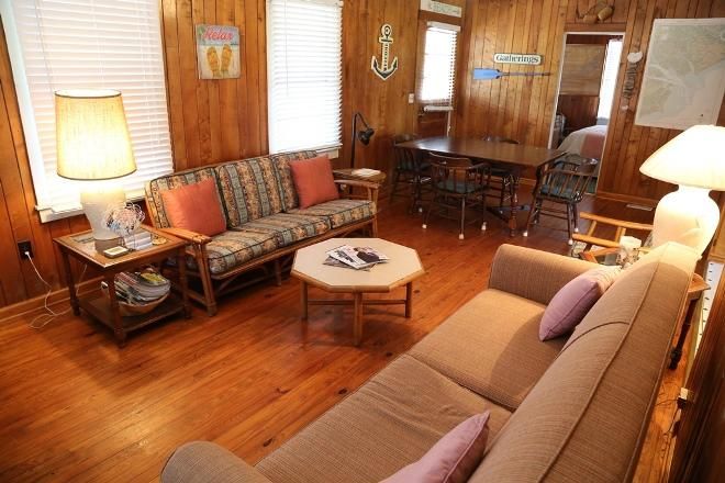 2808 Neptune St, Edisto Island, SC 29438